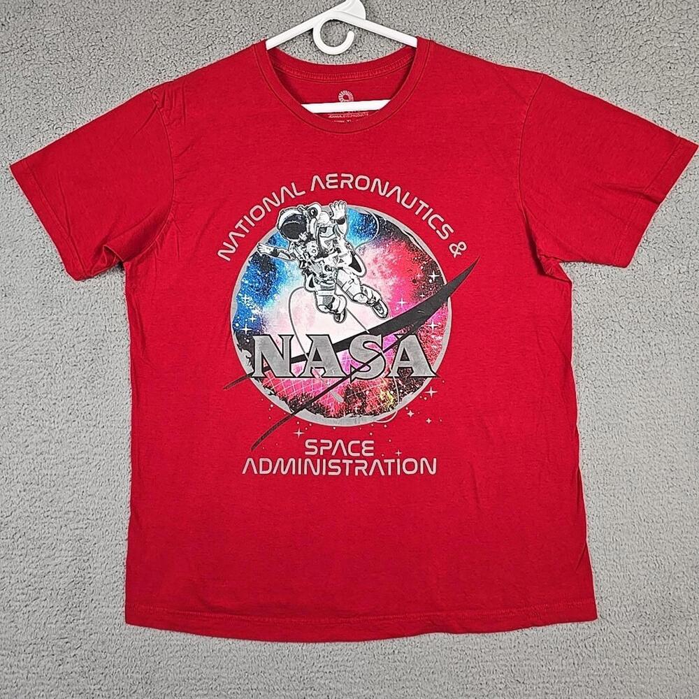 Akademiks NASA Men's Size XL Crew Neck Short Sleeved T-Shirt Red